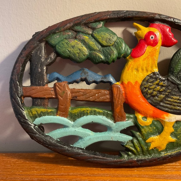 Cast Iron Painted Rooster Trivet with Colourful Farmyard Scene - Hot Pot Stand - Picture 3 of 16